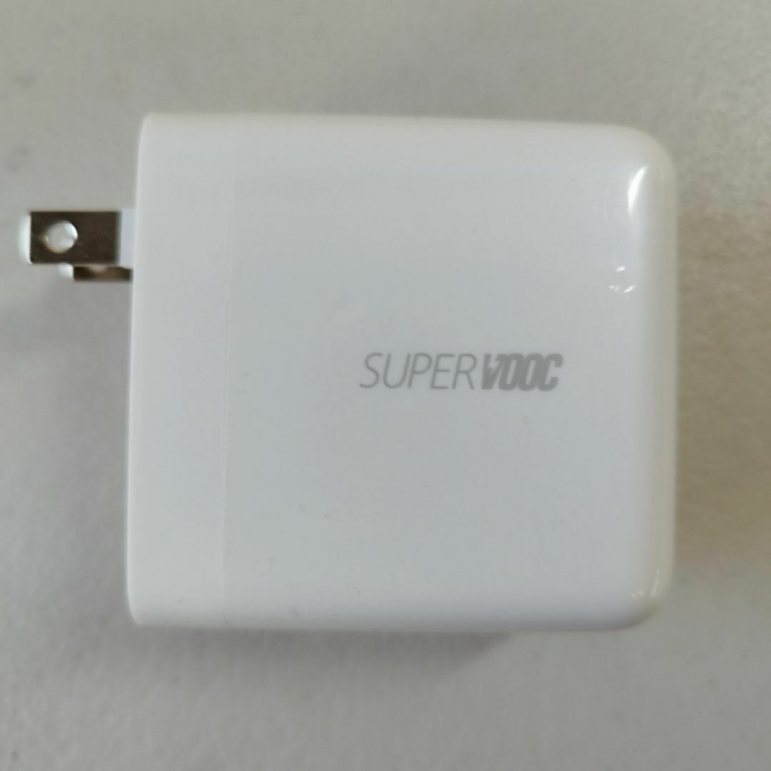OPPO(オッポ)のOPPO 純正 45W SUPERVOOC USB-C ACアダプター 急速充電 スマホ/家電/カメラのスマートフォン/携帯電話(バッテリー/充電器)の商品写真