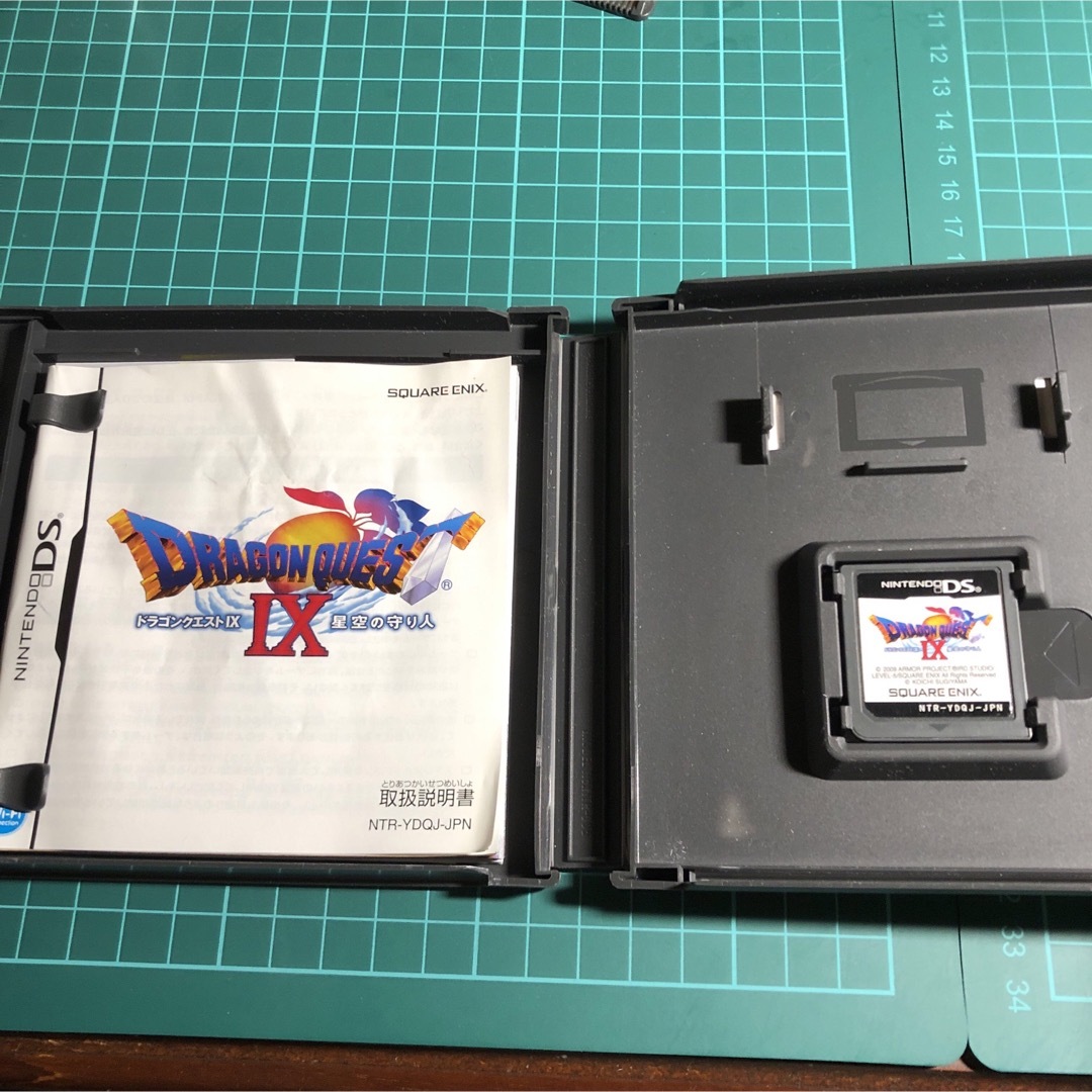 ニンテンドーDS(ニンテンドーDS)のドラゴンクエストⅤとⅨのセット エンタメ/ホビーのゲームソフト/ゲーム機本体(携帯用ゲームソフト)の商品写真