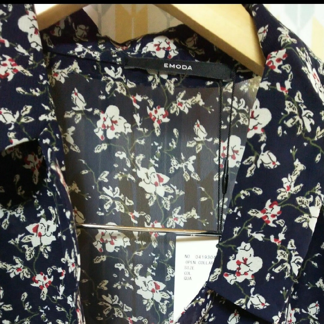 EMODA(エモダ)の4日まで！タグ付き EMODA 花柄 七分袖 ロングシャツ シアー フリーサイズ レディースのワンピース(ロングワンピース/マキシワンピース)の商品写真