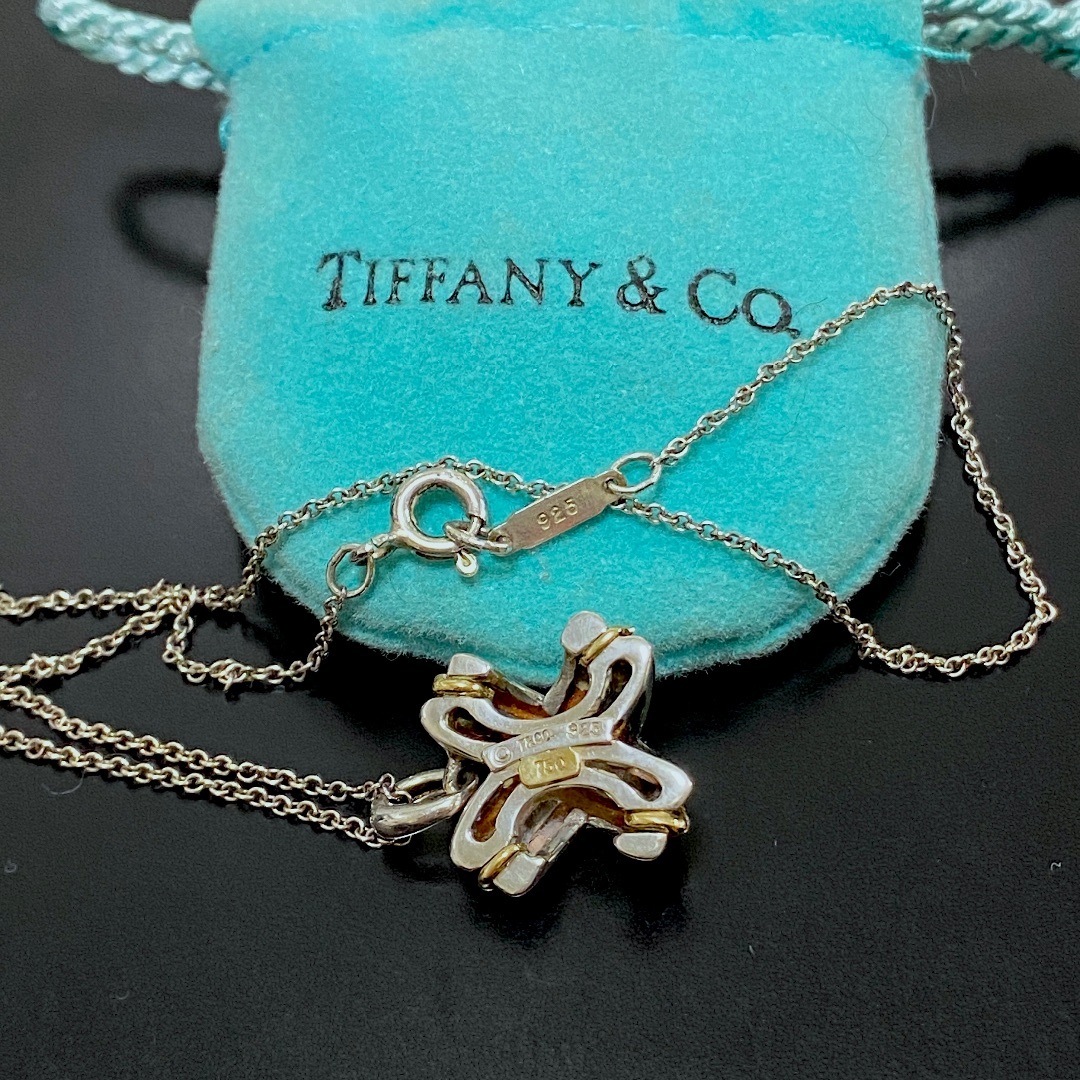 Tiffany & Co.(ティファニー)の[綺麗]ティファニーネックレス /シグネチャークロス/　シルバー＆ゴールドコンビ レディースのアクセサリー(ネックレス)の商品写真