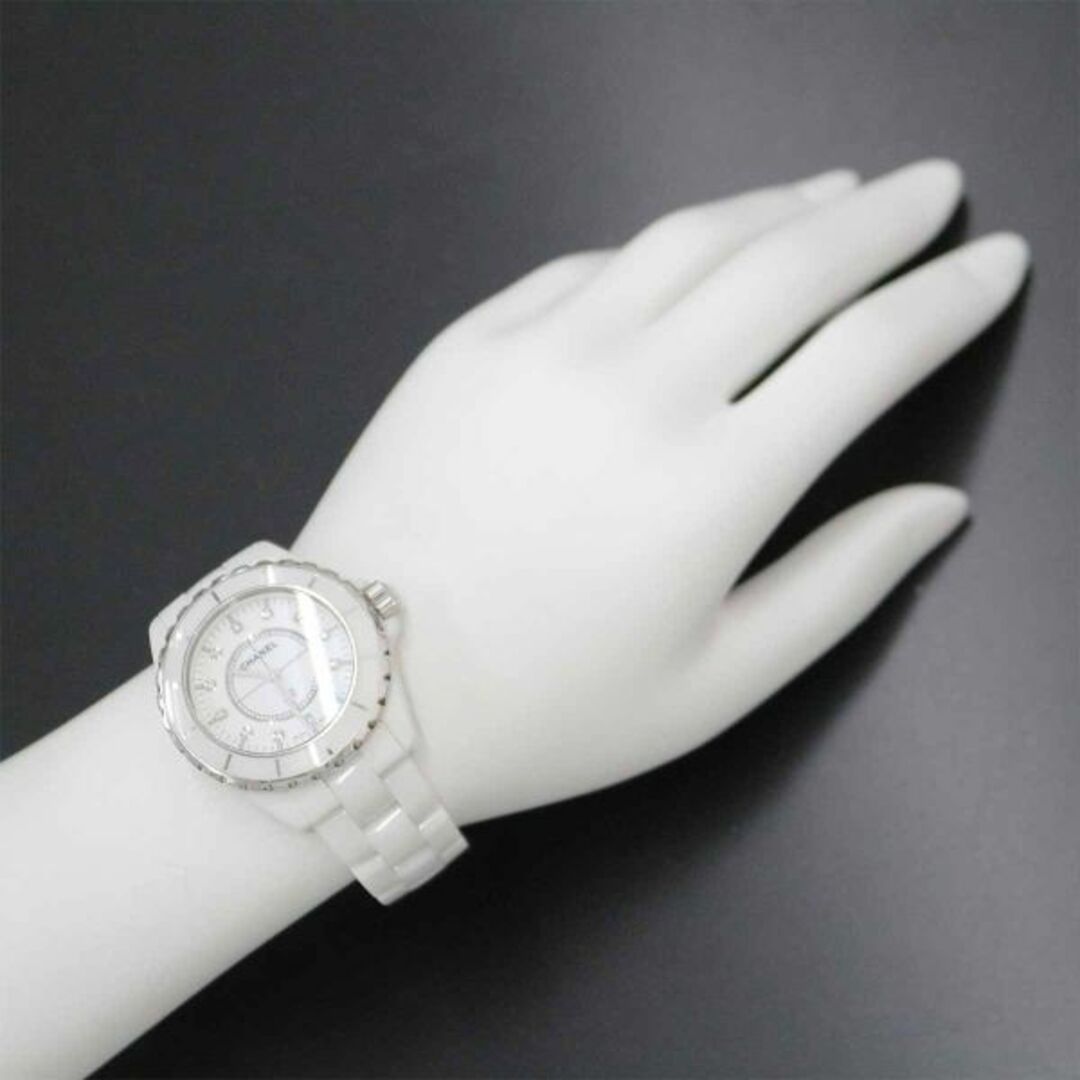 CHANEL(シャネル)のシャネル CHANEL J12 38mm H2125 メンズ 腕時計 11P ダイヤ デイト ホワイト セラミック クォーツ ウォッチ VLP 90228622 メンズの時計(腕時計(アナログ))の商品写真
