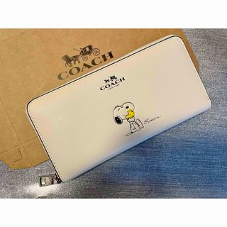 コーチ(COACH)のCOACH コーチ　長財布　スヌーピー　コラボ　ピーナッツ　アイボリー　未使用品(財布)