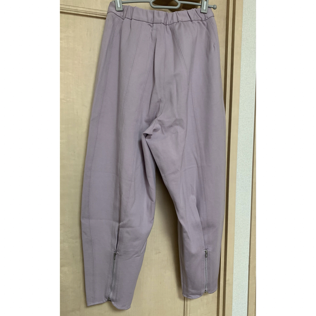 Ameri VINTAGE(アメリヴィンテージ)の美品 AMERI BACK ZIPPER PANTS パープル税込16,500円 レディースのパンツ(カジュアルパンツ)の商品写真