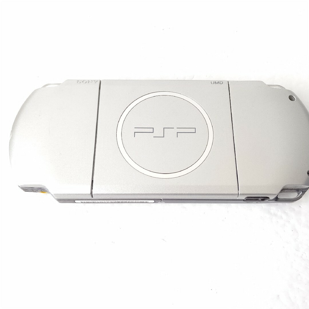 PlayStation Portable(プレイステーションポータブル)のソニー　PSP3000 ミスティックシルバー　美品　プレイステーションポータブル エンタメ/ホビーのゲームソフト/ゲーム機本体(携帯用ゲーム機本体)の商品写真