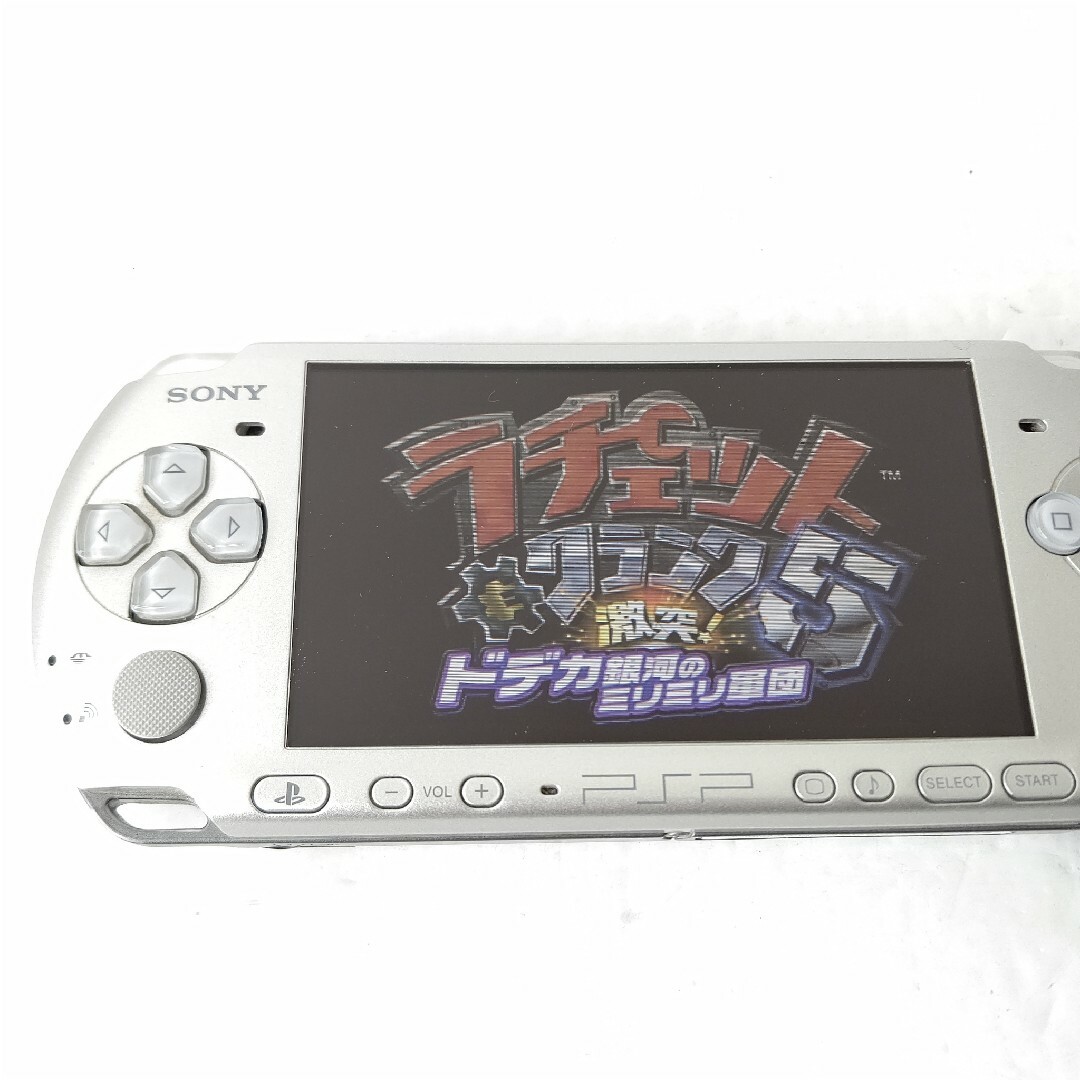 PlayStation Portable(プレイステーションポータブル)のソニー　PSP3000 ミスティックシルバー　美品　プレイステーションポータブル エンタメ/ホビーのゲームソフト/ゲーム機本体(携帯用ゲーム機本体)の商品写真