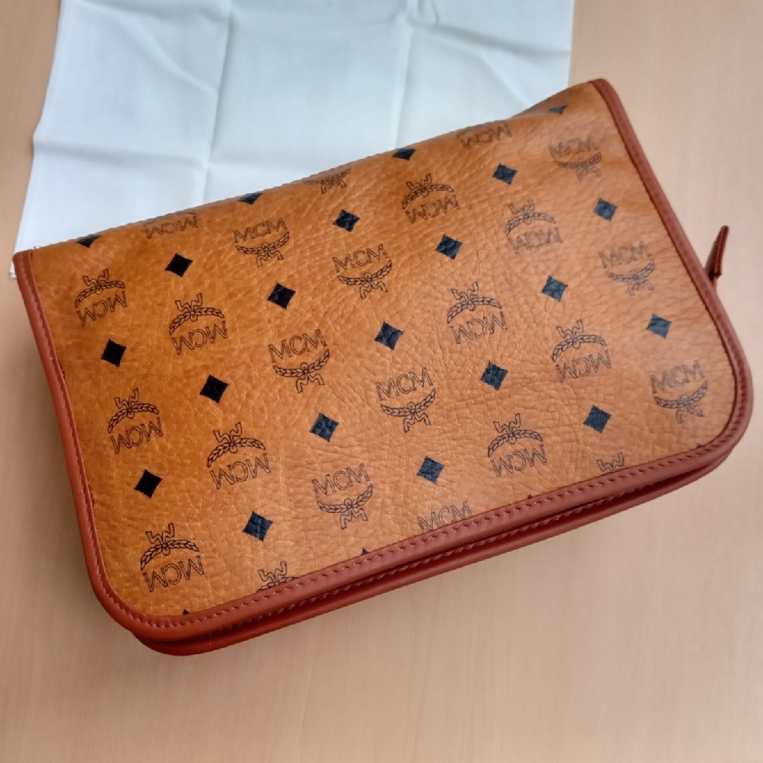 MCM(エムシーエム)の極美品✨MCM 総柄 クラッチバッグ レディースのバッグ(ハンドバッグ)の商品写真