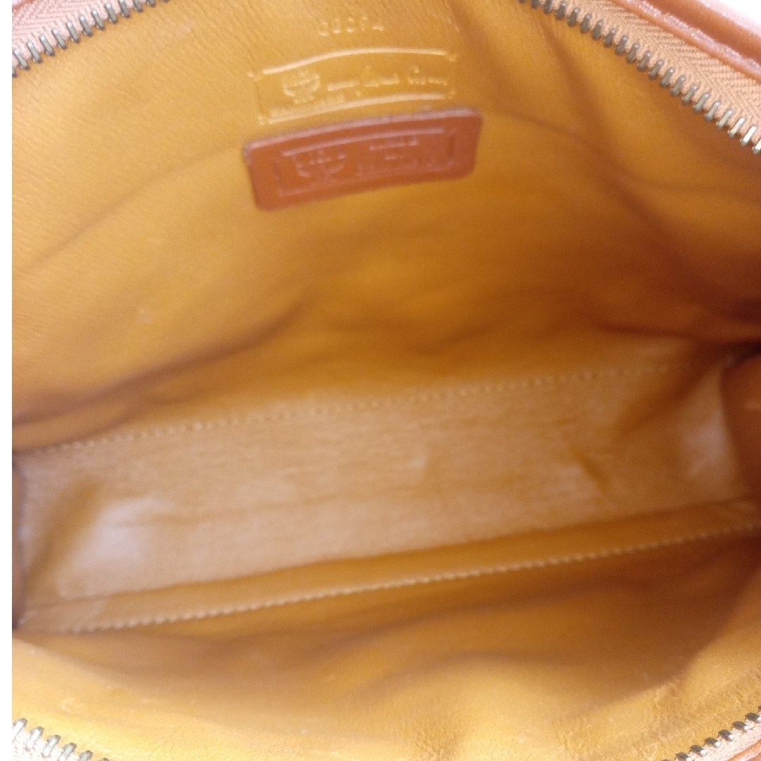MCM(エムシーエム)の極美品✨MCM 総柄 クラッチバッグ レディースのバッグ(ハンドバッグ)の商品写真
