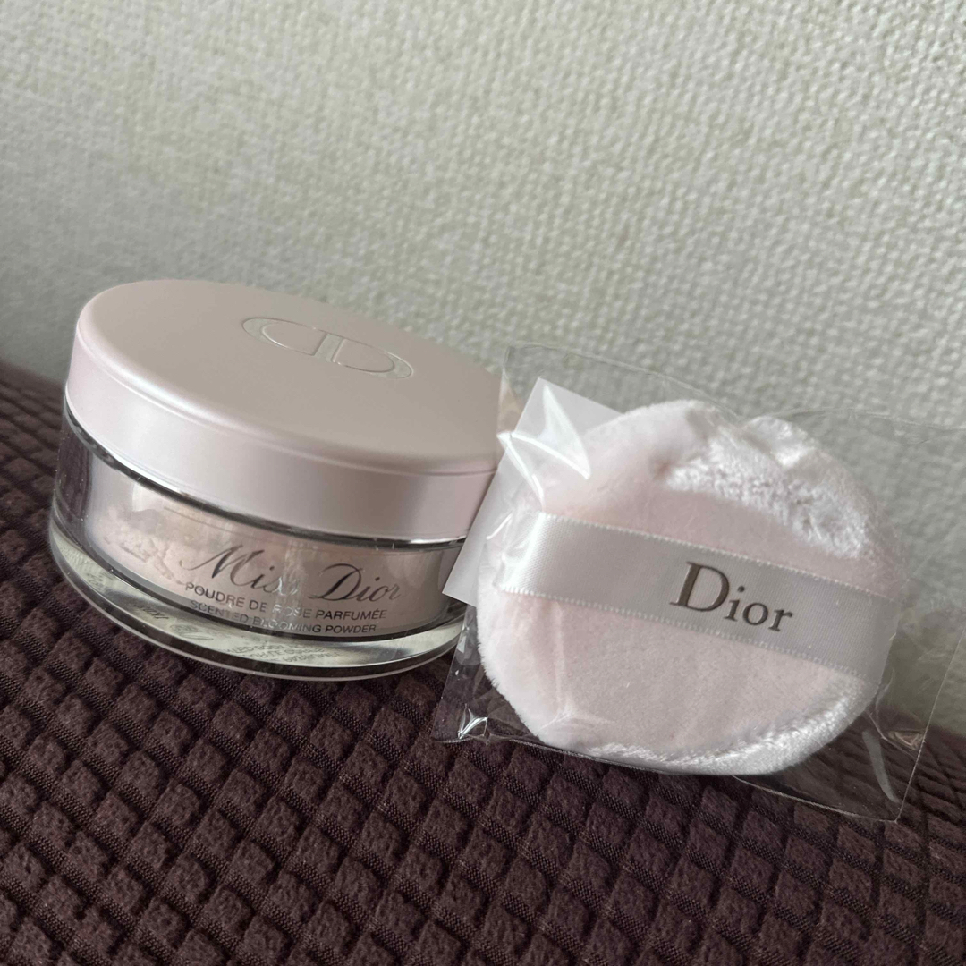 Christian Dior(クリスチャンディオール)のChristian Dior ミスディオールブルーミングボディパウダー 16g コスメ/美容のボディケア(ボディパウダー)の商品写真