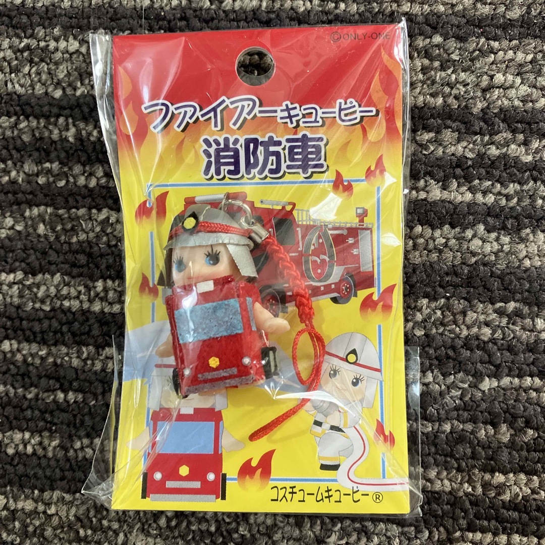 キユーピー(キユーピー)のレア★コスチュームキューピー★ファイアーキューピー★消防車★根付 エンタメ/ホビーのアニメグッズ(ストラップ)の商品写真