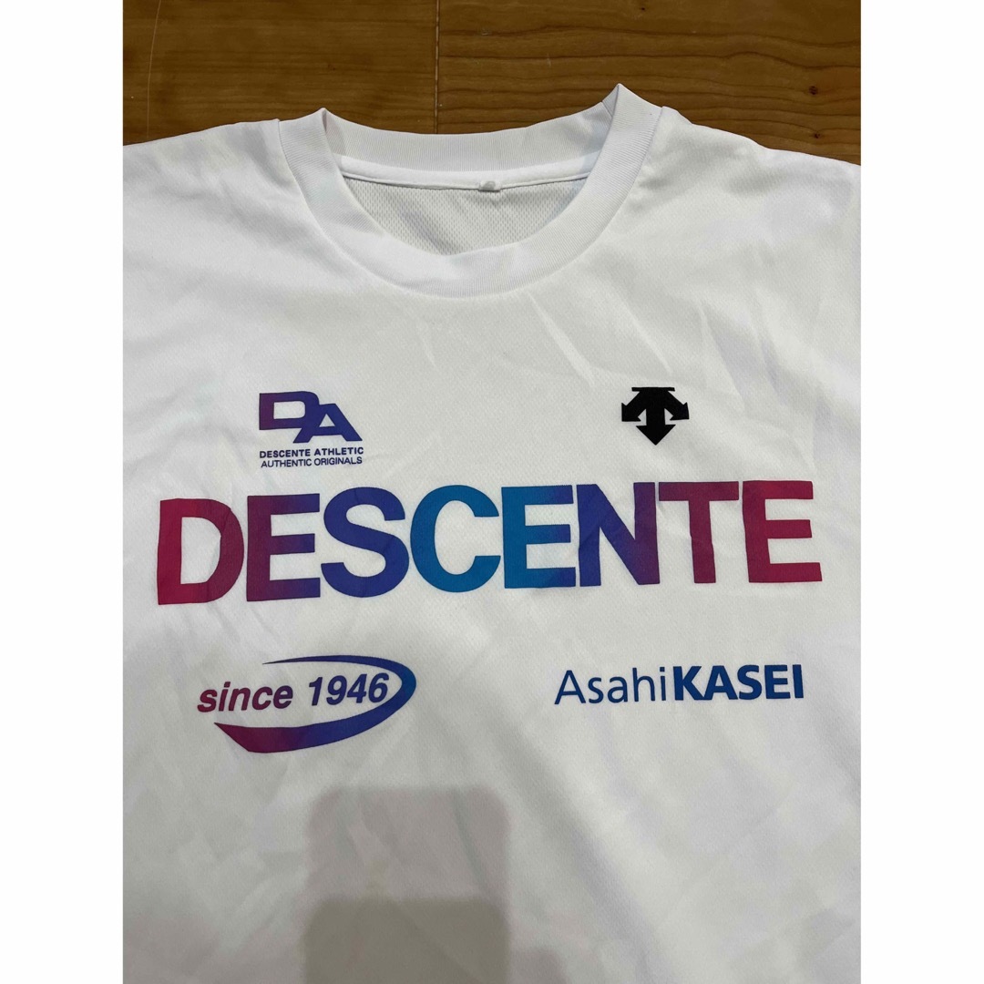 DESCENTE(デサント)のデサント　旭化成　ランニングウェア　Mサイズ　美品 スポーツ/アウトドアのランニング(ウェア)の商品写真