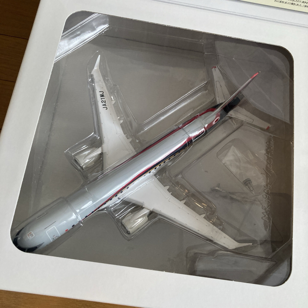 MRJ 三菱航空機　MR11009 模型 エンタメ/ホビーのテーブルゲーム/ホビー(航空機)の商品写真