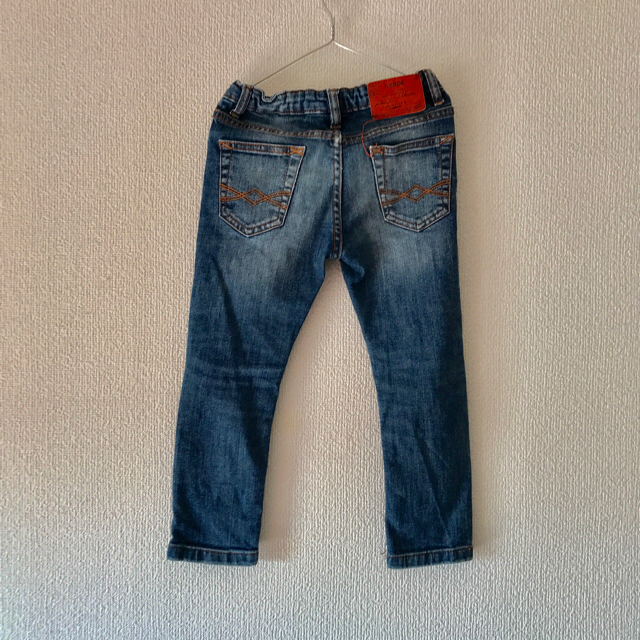 ZARA KIDS(ザラキッズ)の:::ZARA boy:::ベーシックダメージデニム110cm キッズ/ベビー/マタニティのキッズ服男の子用(90cm~)(パンツ/スパッツ)の商品写真