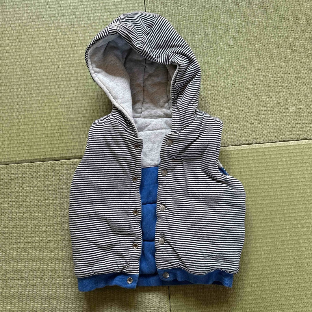 PETIT BATEAU(プチバトー)のプチバトー 中綿 リバーシブルベスト 18M キッズ/ベビー/マタニティのベビー服(~85cm)(ジャケット/コート)の商品写真