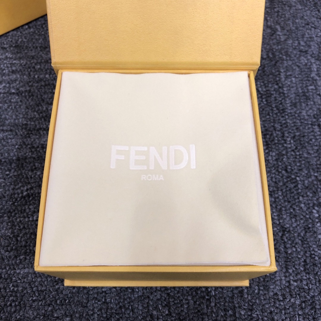 FENDI(フェンディ)の即決 FENDI フェンディ バレッタ ヘアクリップ レディースのヘアアクセサリー(バレッタ/ヘアクリップ)の商品写真