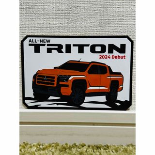 ミツビシ(三菱)の【非売品】新型TRITON ステッカー(三菱自動車 新型トライトン ステッカー)(ノベルティグッズ)