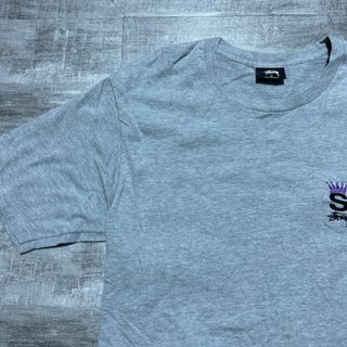 ステューシー(STUSSY)のSTUSSY ステューシー Tシャツ グレー ワンポイントロゴ M キング 王冠(Tシャツ/カットソー(半袖/袖なし))