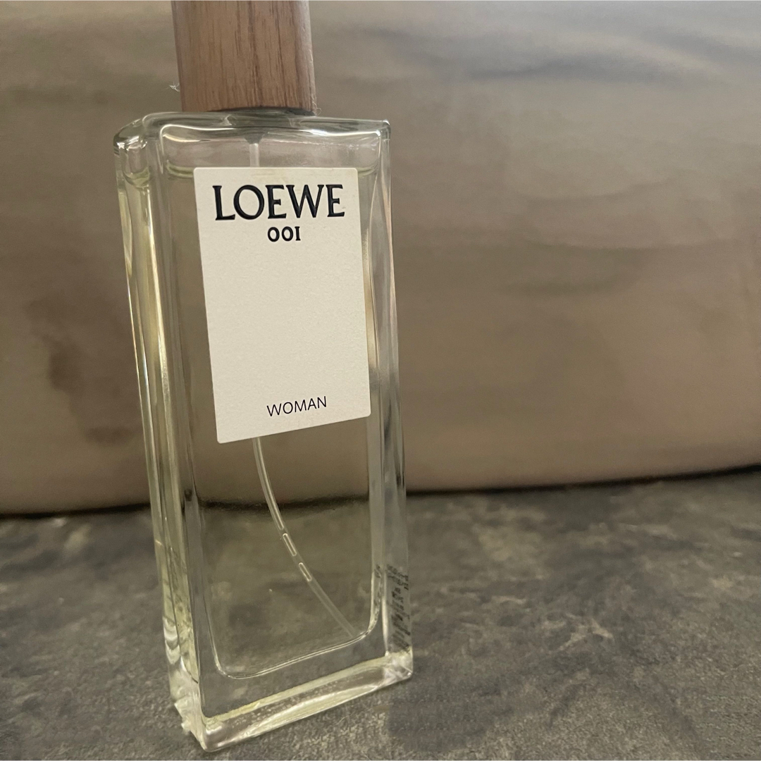 LOEWE(ロエベ)のLOEWE ロエベ　ロエベ 001 ウーマン オードゥ パルファン 50mL コスメ/美容の香水(ユニセックス)の商品写真