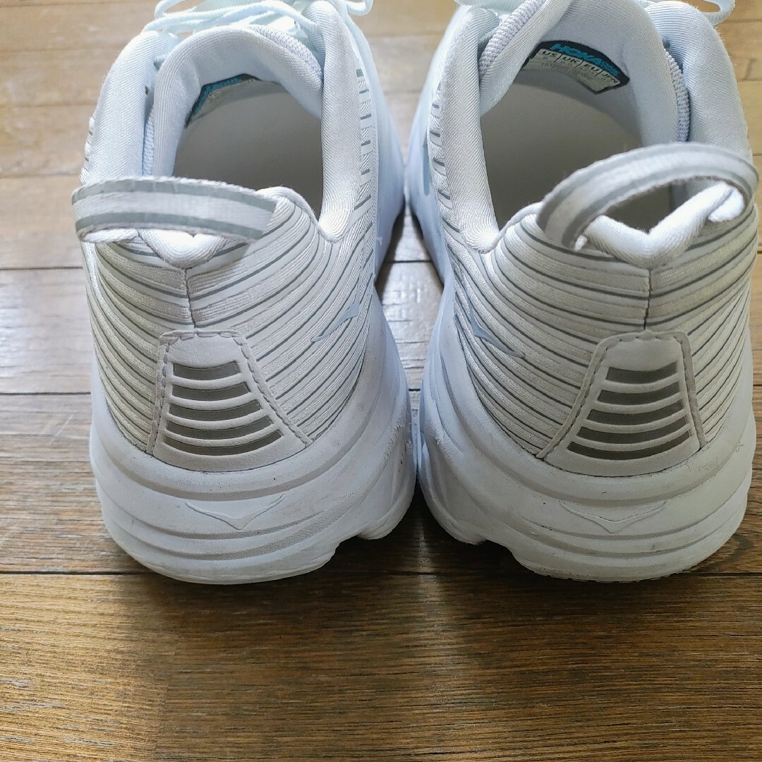 HOKA ONE ONE(ホカオネオネ)の【HOKAONEONE】BONDI6 ホワイト メンズの靴/シューズ(スニーカー)の商品写真