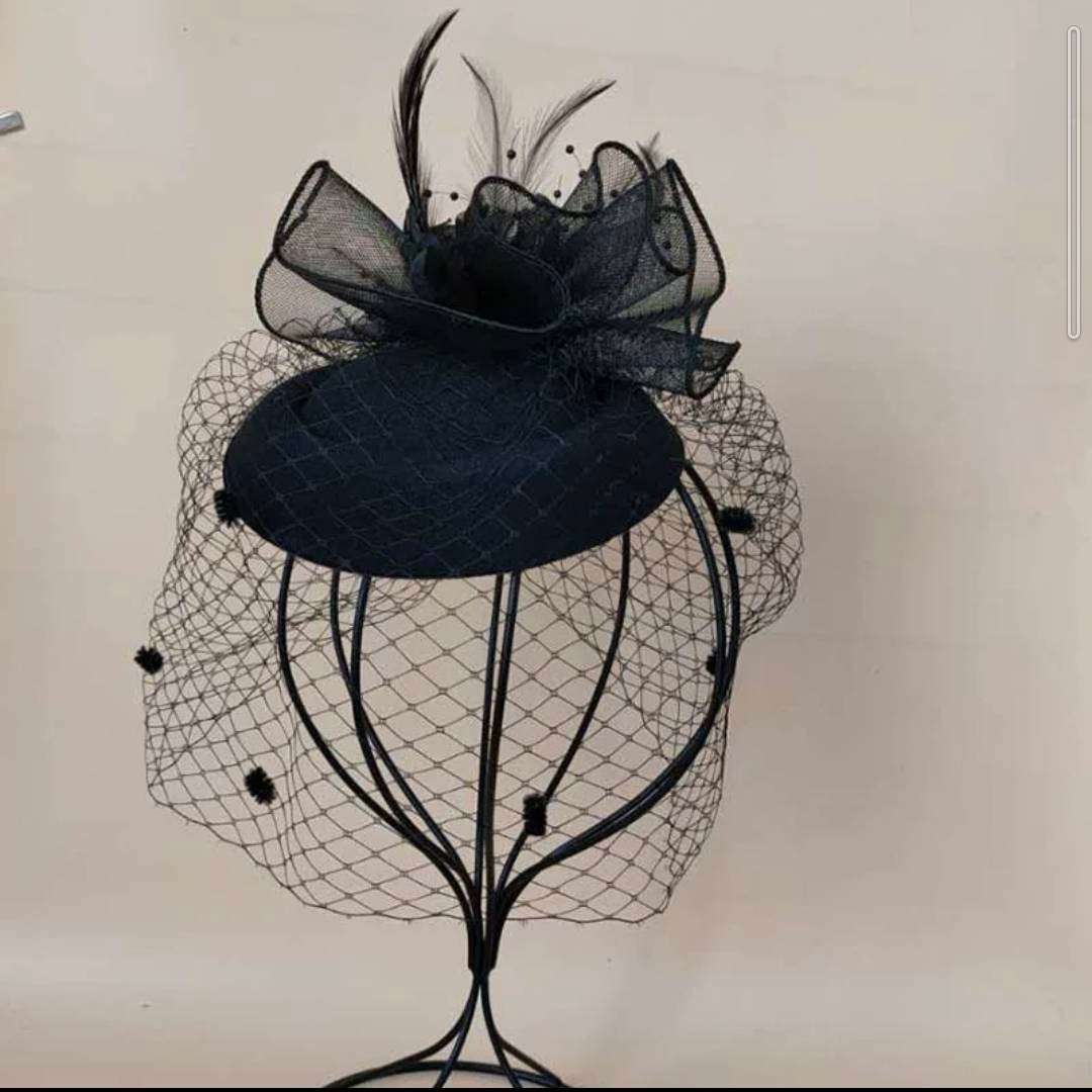 トーク帽　カクテル帽　ヘッドドレス　　袴髪飾り　成人式　ウェディング　ハロウィン ハンドメイドのウェディング(ヘッドドレス/ドレス)の商品写真
