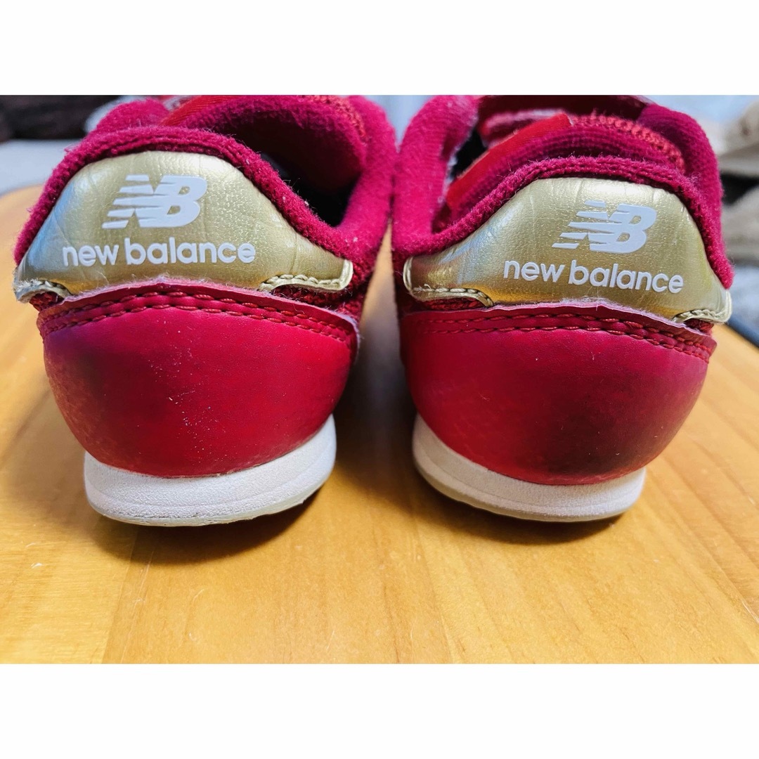 New Balance(ニューバランス)のニューバランス　赤✖️ゴールド　14.5cm ベビースニーカー キッズ/ベビー/マタニティのキッズ靴/シューズ(15cm~)(スニーカー)の商品写真