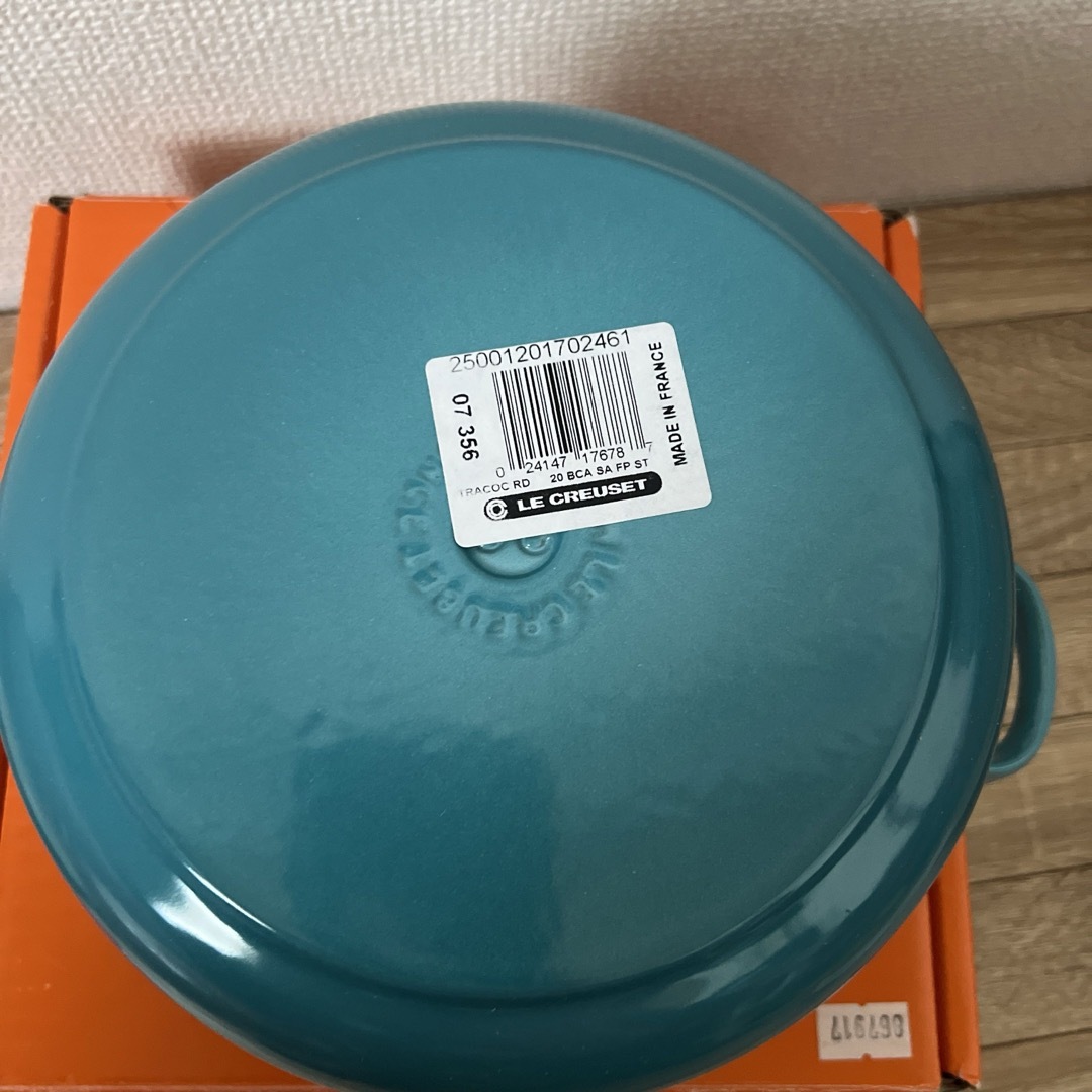 LE CREUSET(ルクルーゼ)の●新品●ルクルーゼ ココットロンド 20cm  カリビアンブルー インテリア/住まい/日用品のキッチン/食器(鍋/フライパン)の商品写真