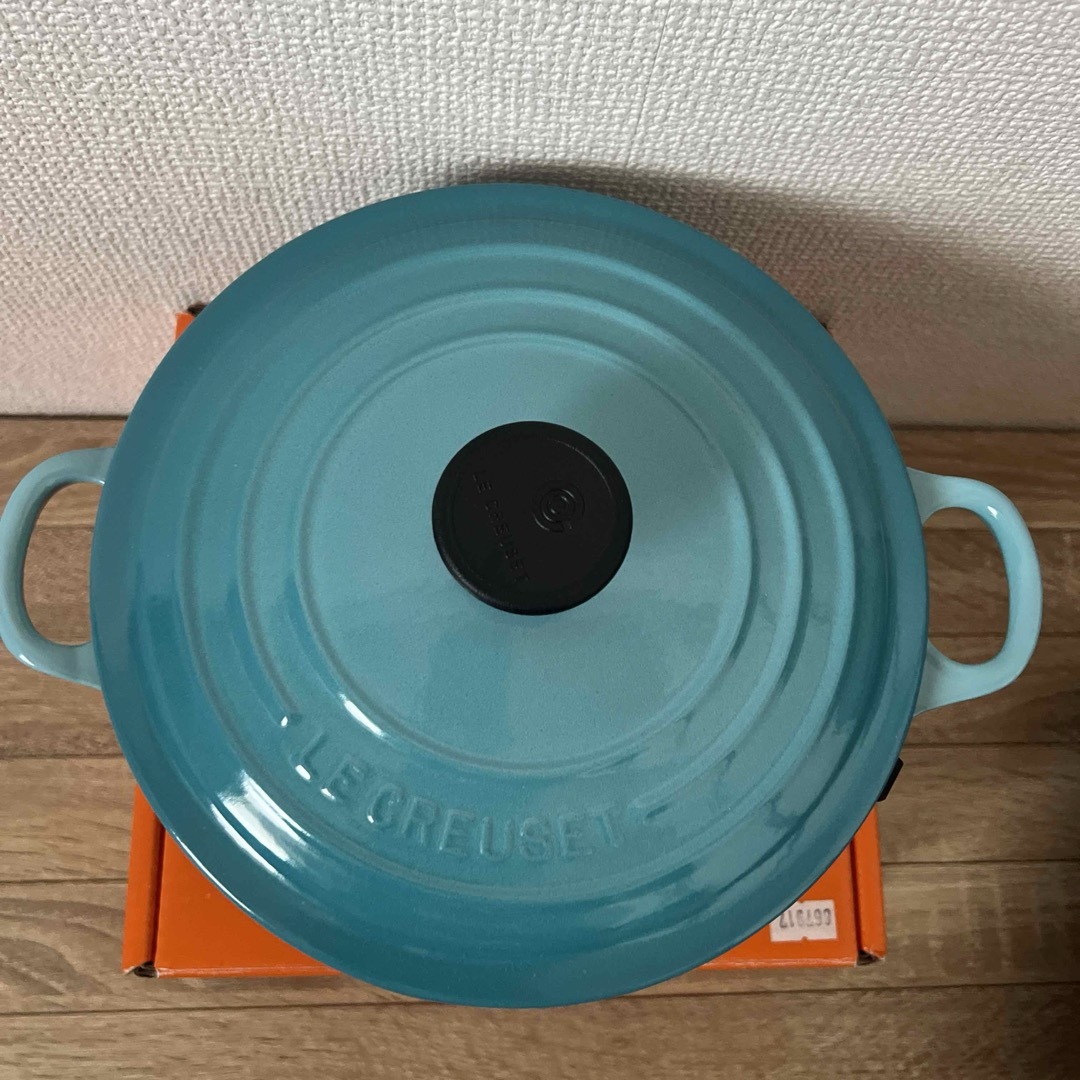 LE CREUSET(ルクルーゼ)の●新品●ルクルーゼ ココットロンド 20cm  カリビアンブルー インテリア/住まい/日用品のキッチン/食器(鍋/フライパン)の商品写真