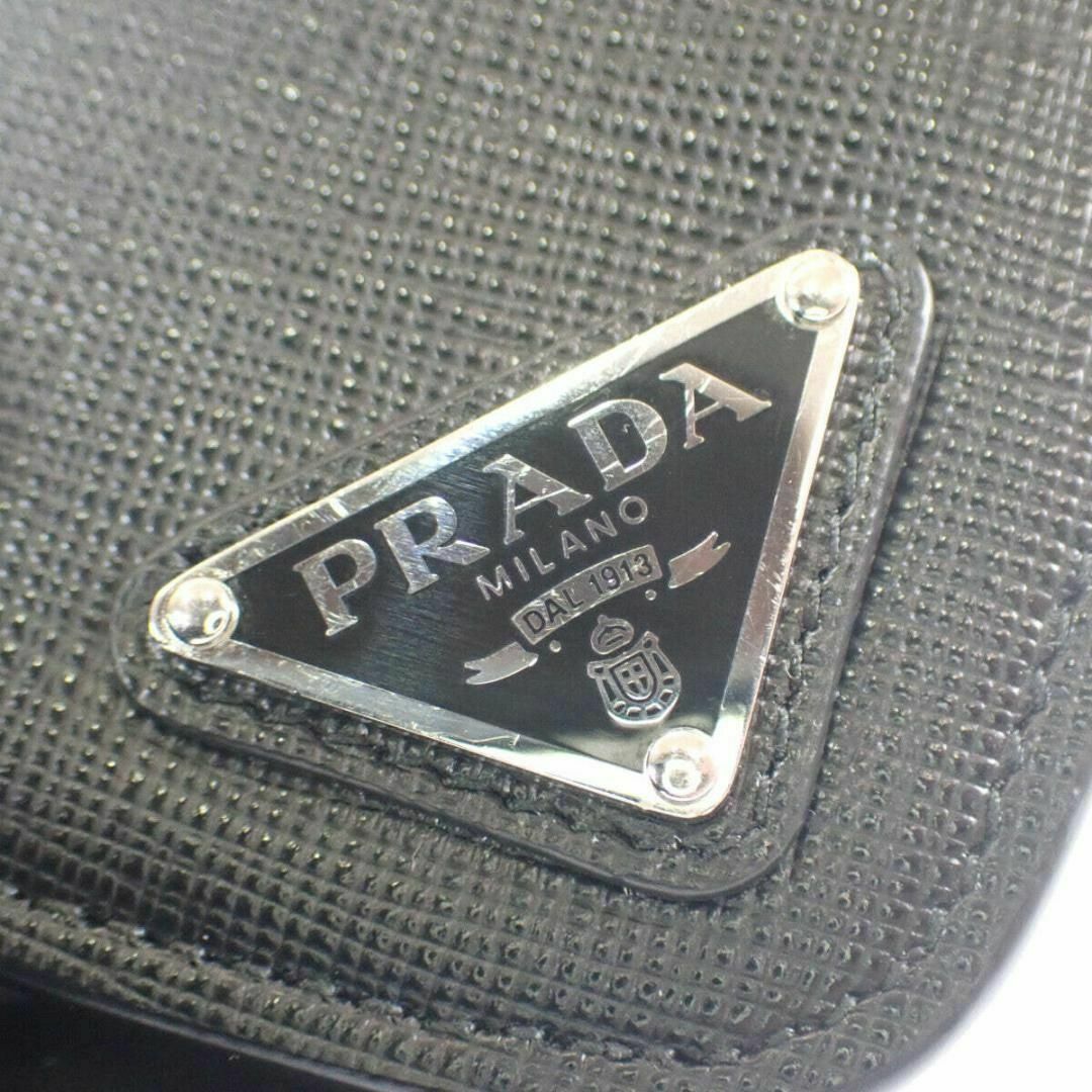 PRADA(プラダ)のプラダ サフィアーノ 三角形 コインケース コンパクト 小銭入れ 黒 メンズのファッション小物(コインケース/小銭入れ)の商品写真