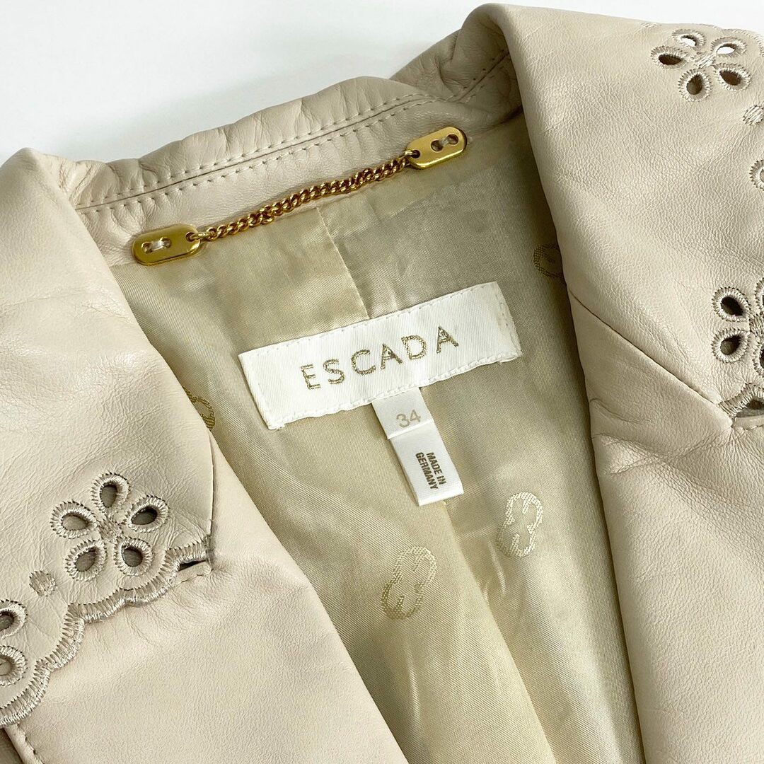 ESCADA(エスカーダ)の15c20 ESCADA エスカーダ ドイツ製 テーラードジャケット ブレザー 花柄 パンチング 34 ベージュ ラムレザー 本革 レディース レディースのジャケット/アウター(テーラードジャケット)の商品写真