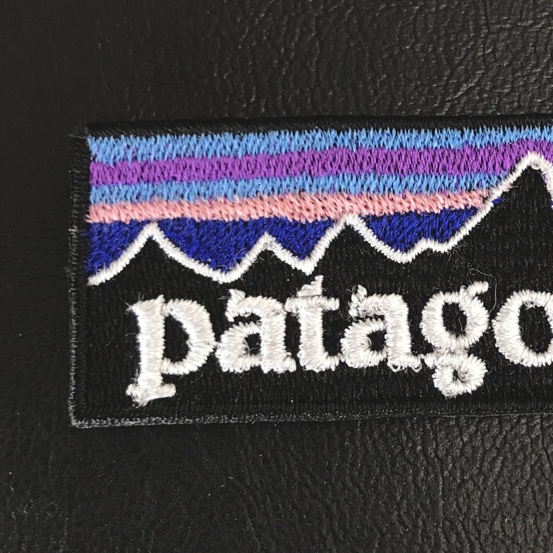 patagonia(パタゴニア)の【1点のみ】 別カラー PATAGONIA フィッツロイロゴ アイロンワッペン ハンドメイドのキッズ/ベビー(ファッション雑貨)の商品写真