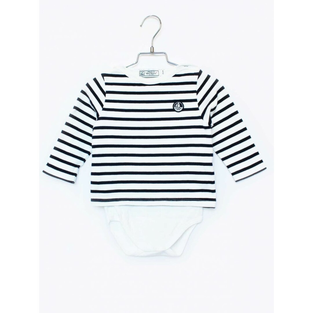 PETIT BATEAU(プチバトー)の【春物 新入荷!】[プチバトー/PETIT BATEAU]86cm 長袖カバーオール/長袖ショートオール 白×濃紺【中古】子供服 キッズ kids ベビー服 baby 男の子 女の子 春 onepi 213042 キッズ/ベビー/マタニティのベビー服(~85cm)(カバーオール)の商品写真