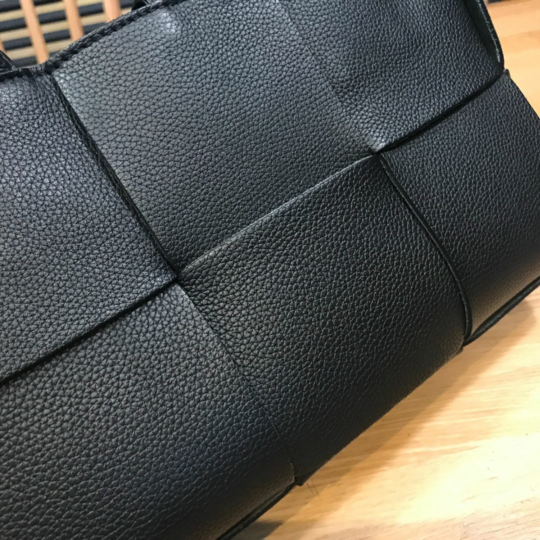 Bottega Veneta(ボッテガヴェネタ)の新品同様 ボッテガヴェネタ 現行 マキシイントレチャート ミニアルコトートバッグ レディースのバッグ(トートバッグ)の商品写真