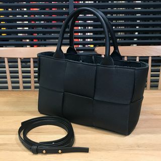 ボッテガヴェネタ(Bottega Veneta)の新品同様 ボッテガヴェネタ 現行 マキシイントレチャート ミニアルコトートバッグ(トートバッグ)