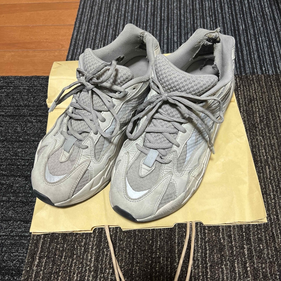 adidas(アディダス)のYEEZY BOOST 700 V2  28㎝ メンズの靴/シューズ(スニーカー)の商品写真