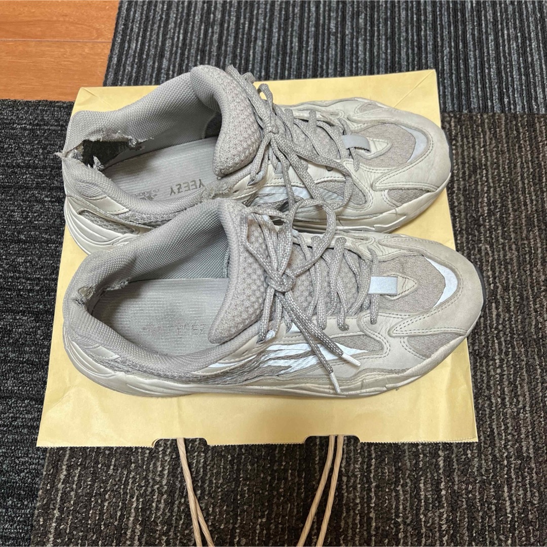 adidas(アディダス)のYEEZY BOOST 700 V2  28㎝ メンズの靴/シューズ(スニーカー)の商品写真