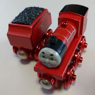 木製トーマス　レッドメタリックジェームス(電車のおもちゃ/車)