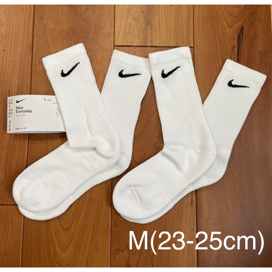 NIKE(ナイキ)の新品　ナイキ　M(23-25cm)  クッション　クルーソックス　白2足セット レディースのレッグウェア(ソックス)の商品写真