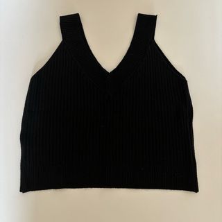 グレイル(GRL)のショート丈ニットトップス　GRL   ブラック(カットソー(半袖/袖なし))