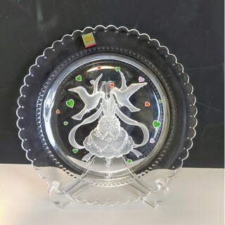新品未使用HOYAクリスタルの鳩とハート模様の可愛い飾り皿イーゼルサービス(食器)