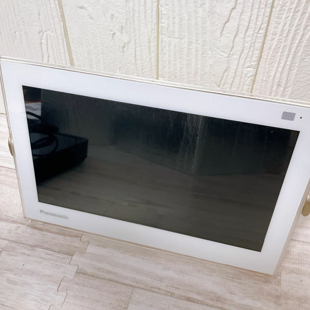 Panasonic(パナソニック)のPanasonic プライベート ビエラ UN-10TD6-W ポータブルテレビ スマホ/家電/カメラのテレビ/映像機器(テレビ)の商品写真