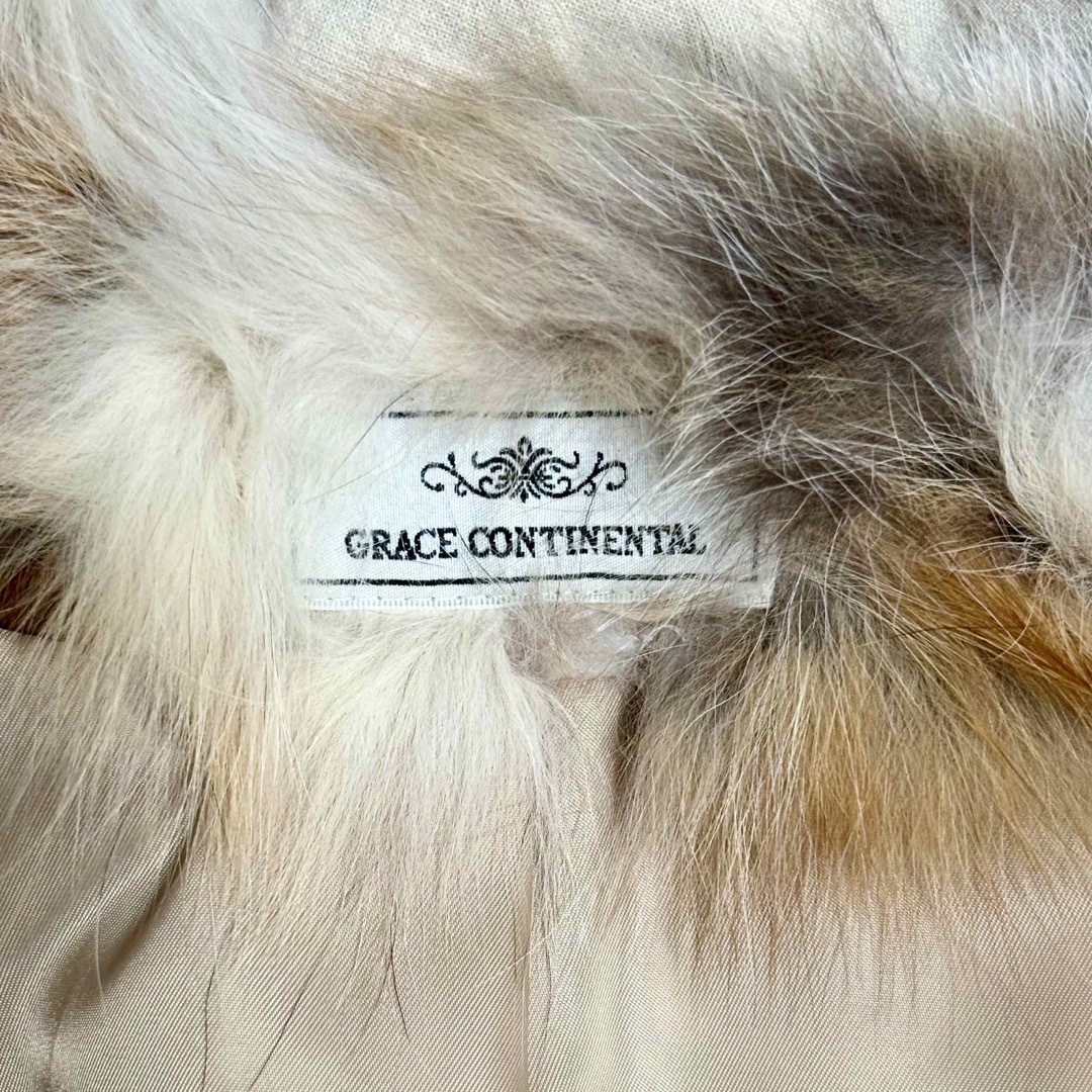 GRACE CONTINENTAL(グレースコンチネンタル)の美品【GRACE CONTINENTAL】 フォックスファーベスト レディースのジャケット/アウター(毛皮/ファーコート)の商品写真