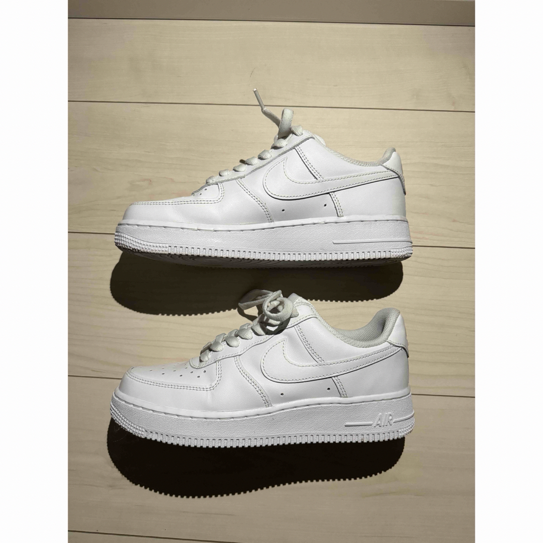 NIKE(ナイキ)のNIKE AIR FORCE 1 White 24.5cm エアフォースワン レディースの靴/シューズ(スニーカー)の商品写真