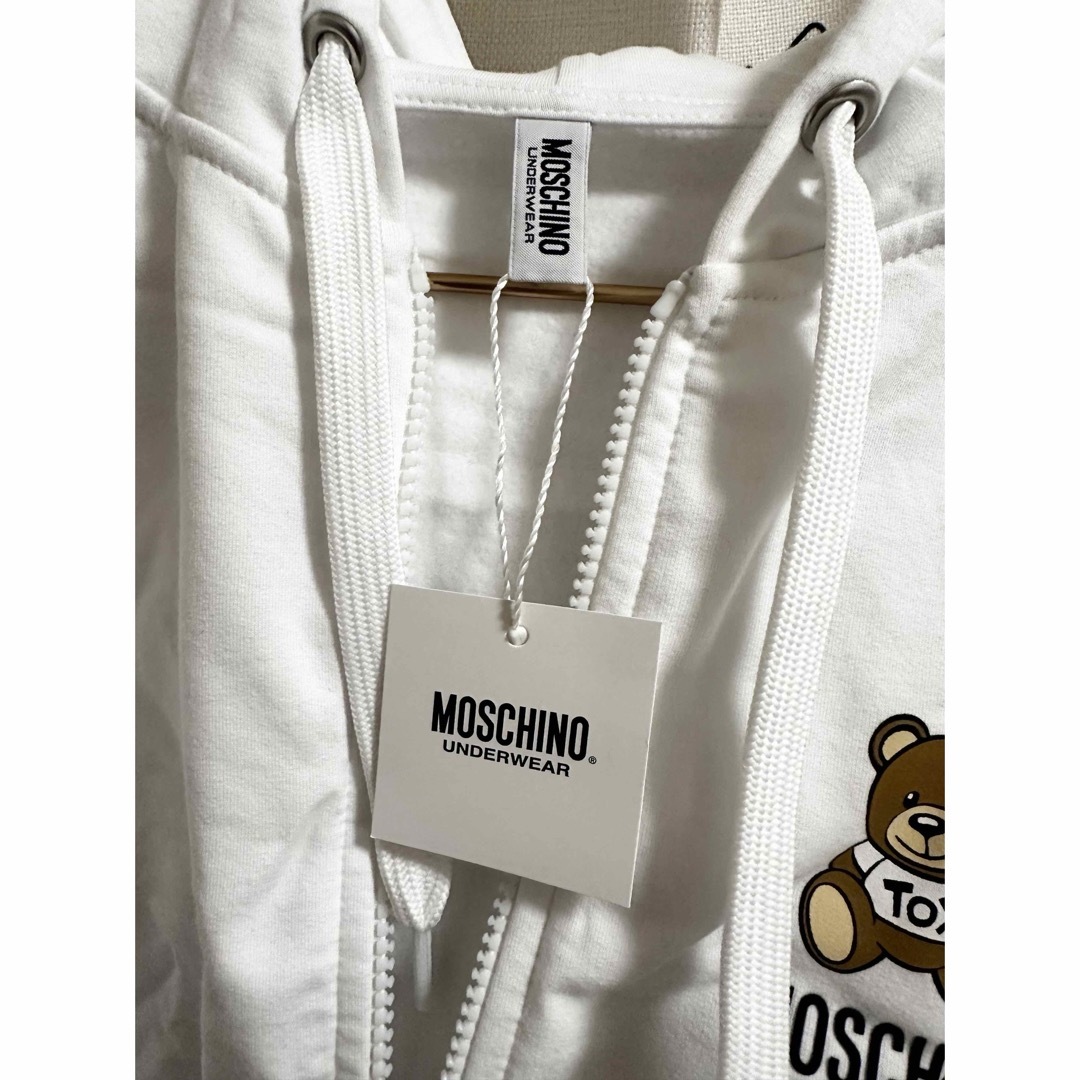 MOSCHINO(モスキーノ)の〈新品〉MOSCHINO モスキーノ パーカー ショート丈 レディースのトップス(パーカー)の商品写真