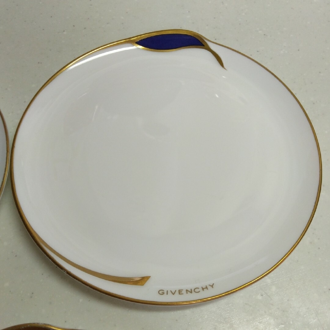 GIVENCHY(ジバンシィ)のジバンシィ　ケーキ皿　５枚セット インテリア/住まい/日用品のキッチン/食器(食器)の商品写真