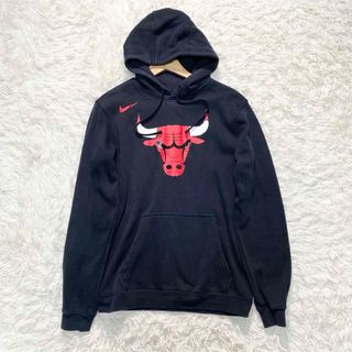 ナイキ(NIKE)のNIKE パーカー　ブラック　シカゴブルズ　NBA センターロゴ　サイズM(パーカー)