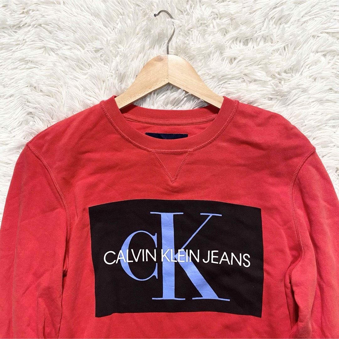 Calvin Klein(カルバンクライン)のCALVIN KLEIN JEANS トレーナー　レッド　胸ロゴ　サイズM レディースのトップス(トレーナー/スウェット)の商品写真