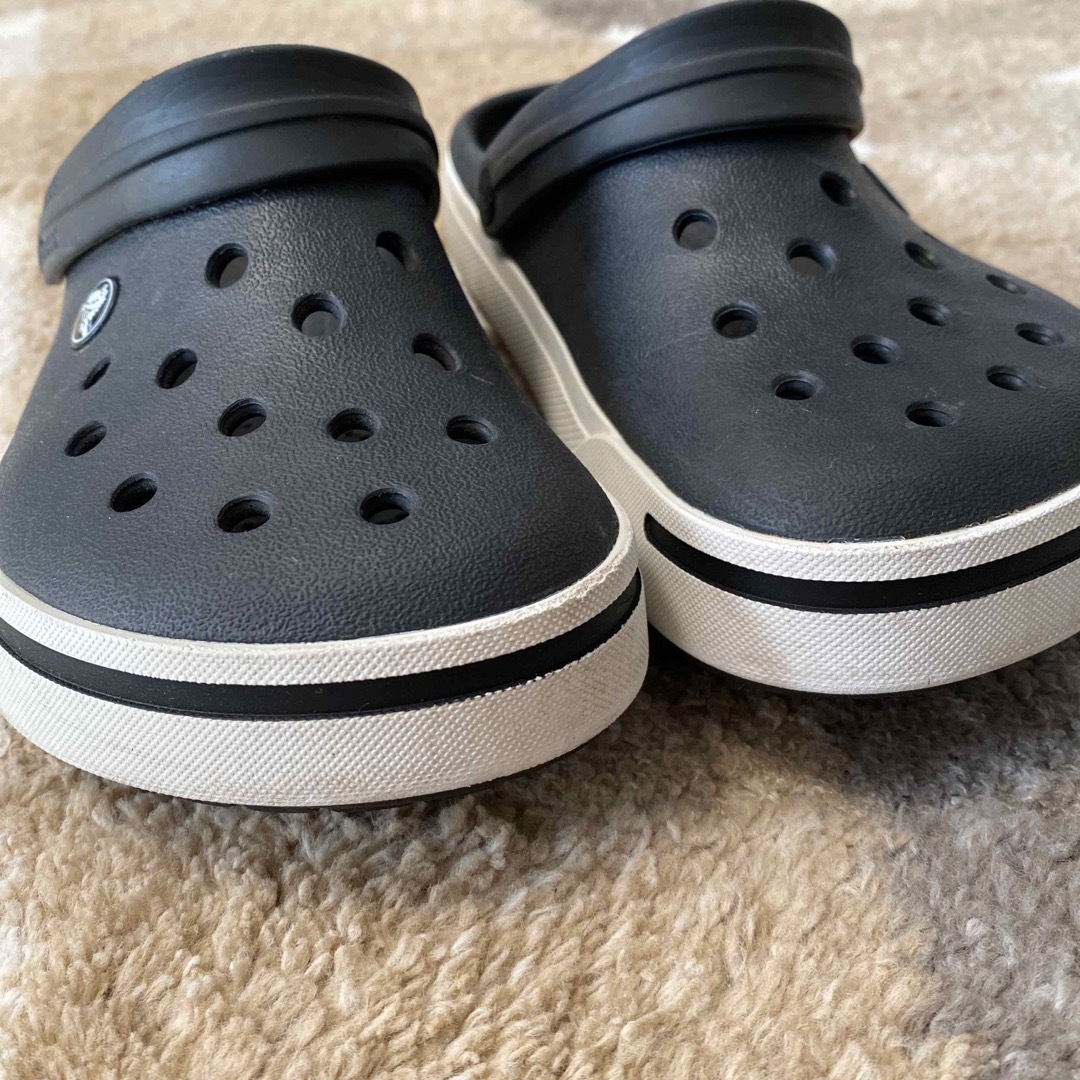 crocs(クロックス)のクロックス　黒　22cm キッズ/ベビー/マタニティのキッズ靴/シューズ(15cm~)(サンダル)の商品写真