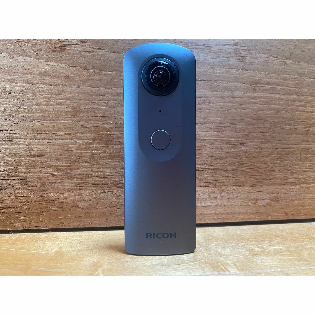 360度全天球4K動画・静止画撮影カメラ RICOH THETA V スマホ/家電/カメラのカメラ(ビデオカメラ)の商品写真