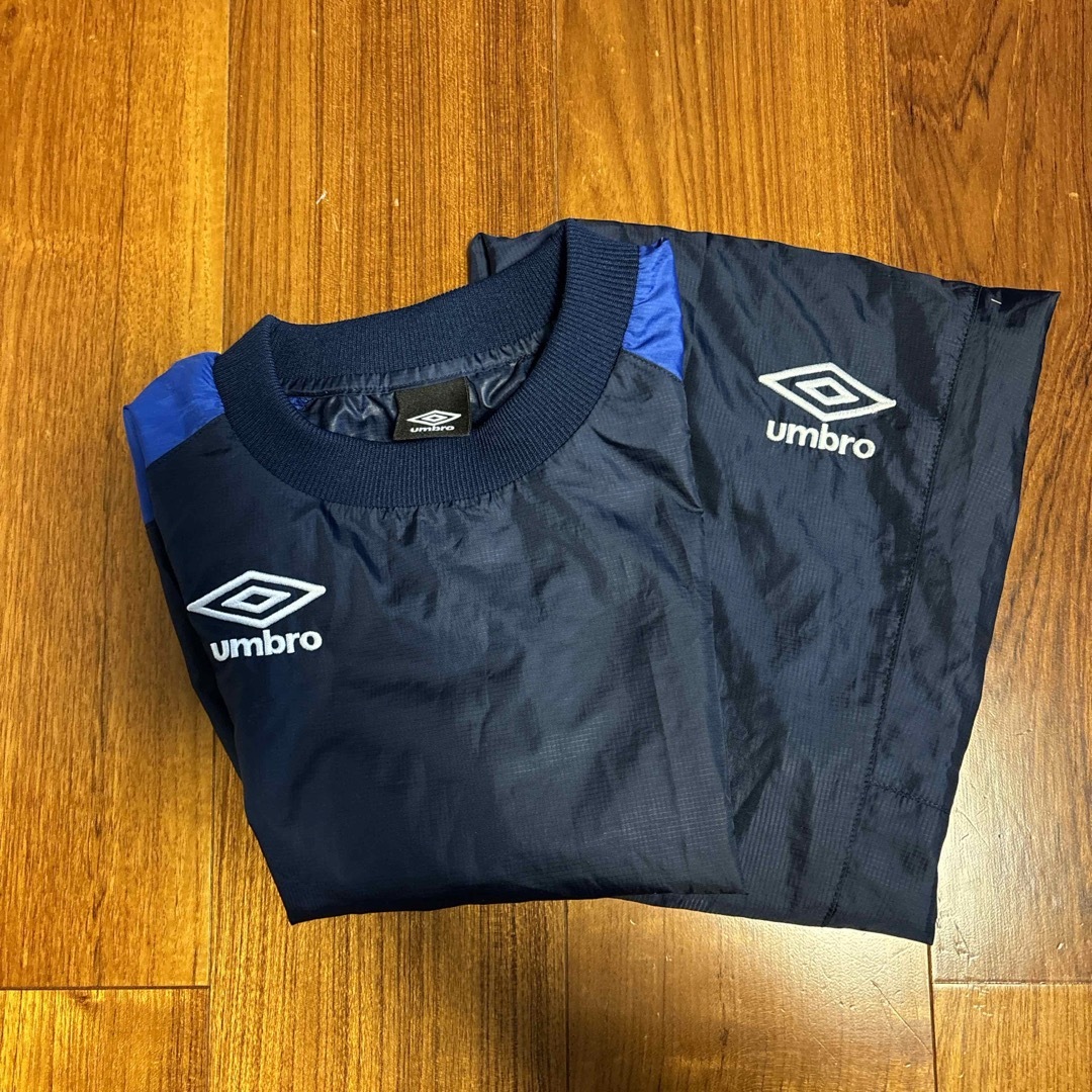 UMBRO(アンブロ)のピステ　アンブロ　130cm スポーツ/アウトドアのサッカー/フットサル(ウェア)の商品写真