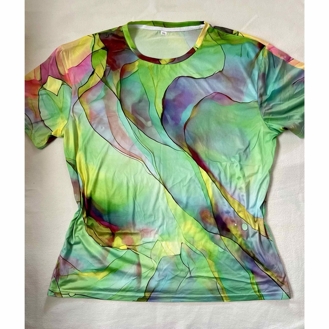 未使用品　大きめ5Lサイズ　マーブルカラー　グリーン系　Tシャツ レディースのトップス(Tシャツ(半袖/袖なし))の商品写真