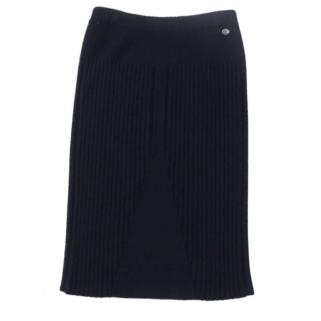 CHANEL - 美品 CHANEL シャネル P54858 カシミヤ100％ ロゴプレート付き ニット ロング丈 タイトスカート ネイビー 42 イタリア製 正規品 レディース